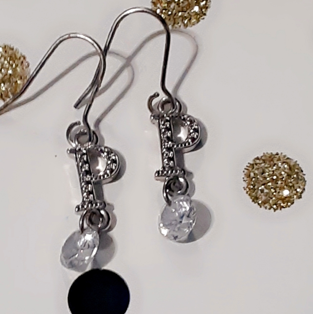 New ♡ Drop earrings ♡ P letter